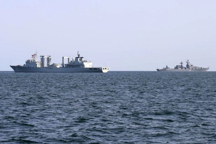 Iranski ratni brod prvi put prešao ekvator, nosi dronove i projektile, nitko ne zna kud ide